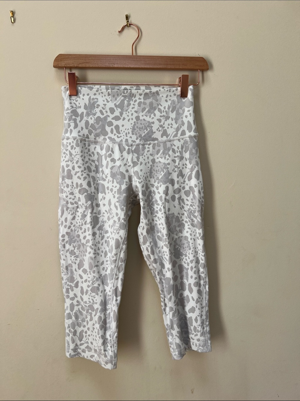 Lululemon Align High Rise Antique White and Cheetah Camo Crop leggings, 6 EUC